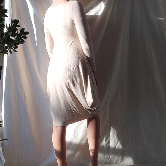 Beige long sleeved dress - Picture 4 of 5